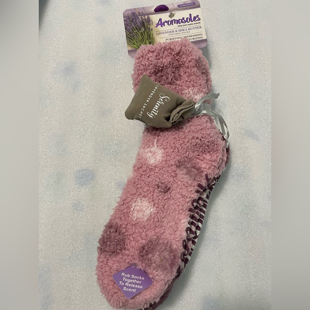Aromasoles  lavander & Shea butter Pink Fuzzy Socks with Grips